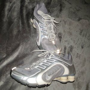 Nike shocks women shoes